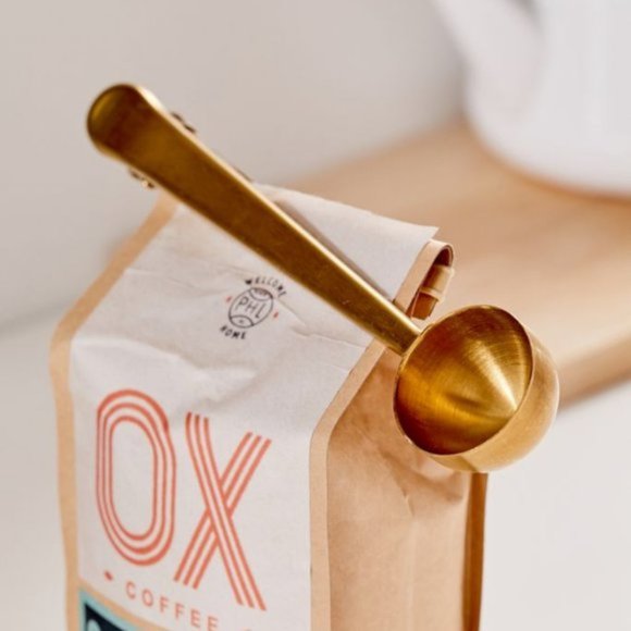 Urban Outffiters GOLD COFFEE SCOOP clip new - Picture 1 of 4